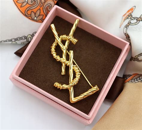 yves saint laurent broszka